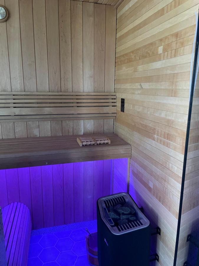 Above And Beyond - Luxe Suite Met Sauna En Stoomdouche Зандам Экстерьер фото